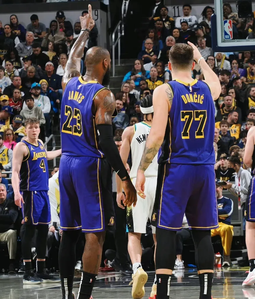 关于绝杀时刻!东契奇压哨三分助独行侠险胜湖人的信息 关于绝杀时刻!东契奇压哨三分助独行侠险胜湖人的信息