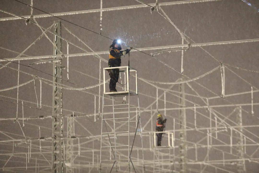 包含足球与天气：雪战、暴雨中的经典比赛的词条
